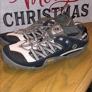 Men’s size 7.5 Timberland adventure shoes